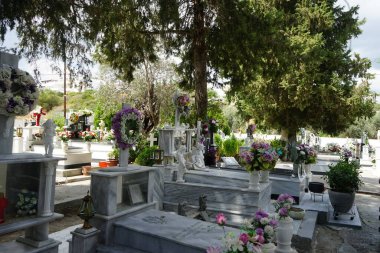 Lardos, Güney Ege bölgesi, Yunanistan - 27 Ağustos 2022: Lardos 'taki mezarlık. Lardos, Rodos adasının doğu kesiminde bir Yunan köyüdür.. 