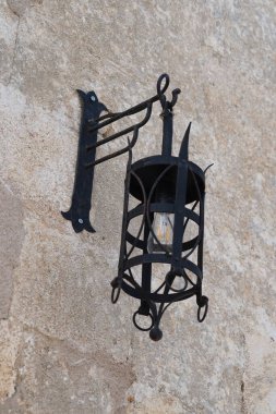 Eski Lindos 'ta eski bir sokak lambası bulunmaktadır. Lindos bir arkeolojik bölge, bir balıkçı köyü. Rodos, Dodecanese, Yunanistan 