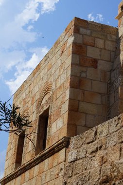 16.-18. yüzyıllarda inşa edilmiş eski evler eski Lindos 'ta bulunur. Lindos bir arkeolojik bölge, bir balıkçı köyü. Rodos Adası, Dodecanese, Yunanistan