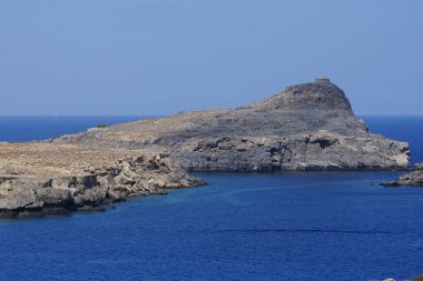 Kleoboulos 'un mezarı Lindos yarımadasının ucundaki bir tepede. Kleobulus ya da Kleoboulos, MÖ 6. yüzyıl Yunan şairi ve Lindos 'un yerlisidir. Rodos Adası, Dodecanese, Yunanistan                          