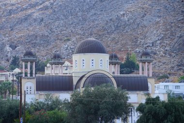 Rodos 'taki Lindos' taki Modern Rum Ortodoks Kilisesi. Lindos, Yunanistan 'ın Dodecanese kentindeki Rodos adasında bir arkeolojik alan, bir balıkçı köyü ve eski bir belediyedir..