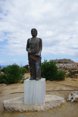 Lindos, Rhodes Adası, Yunanistan - 25 Ağustos 2022: Lindos Heykeli. Kleobulus veya Kleoboulos, fl. MÖ 6. yüzyılda, Yunan bir şair ve Lindos yerlisiydi.. 