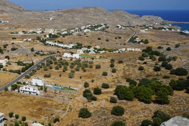 Ağustosta Navarone Körfezi ve çevresinin manzarası. Lindos, Rodos Adası, Yunanistan    