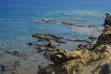 Eylül 'de Paralia Glistra' nın pitoresk plaj manzarası. Lardos, Rodos Adası, Yunanistan    