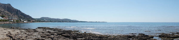 Фотопанорама. Пляж на побережье Средиземного моря в Пефки. Pefkos or Pefki is a well-known beach resort located on the east coast of Rhodes Island, Greece 