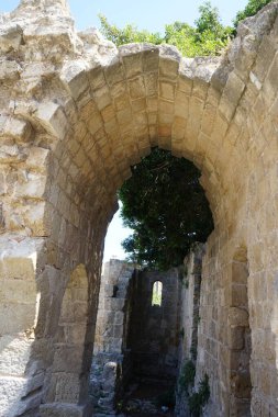 Ortaçağ Rodos 'unda kemerli tavanı olan eski bir binanın kalıntıları. Rhodes, Almanya 'nın Dodecanese eyaletinde yer alan bir şehirdir. Rodos Şehri, Rodos Adası, Yunanistan