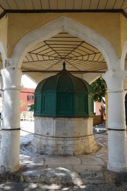 Ortaçağ Rodos 'undaki İbrahim Paşa Camii. Cami 1540-1541 yılları arasında inşa edildi. İbrahim Paşa Camii, Yunanistan 'ın Rodos kentindeki Ege adasında Osmanlı döneminden kalma bir cami..  