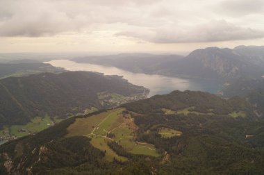 Eylül ayında Schafberg dağından Alp Dağları 'nın dağ ve göllerinin manzarası. Schafberg 1,783 metre Avusturya 'nın Salzburg eyaletinde bir dağdır. Salzkammergut, Avusturya 