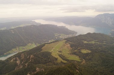 Eylül ayında Schafberg dağından Alp Dağları 'nın dağ ve göllerinin manzarası. Schafberg 1,783 metre Avusturya 'nın Salzburg eyaletinde bir dağdır. Salzkammergut, Avusturya 