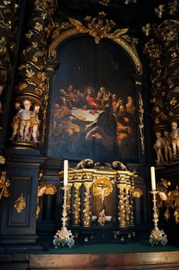 Mondsee, Salzkammergut, Avusturya - 12 Eylül 2022: Mondsee Roma Katolik Bazilikasının iç dekorasyonu. Mondsee Katolik Bazilikası eski bir St. Michael Koleji kilisesidir ve Mondsee Manastırı ile bağlantılıdır..