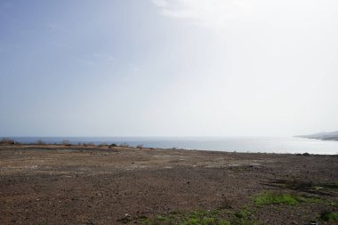 Akşamları Atlantik Okyanusu ve tatil beldesi Costa Calma 'daki sahil manzarası, Fuerteventura, Las Palmas, İspanya.