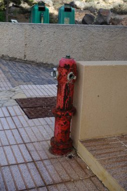 Costa Calma 'da bir yangın musluğu ya da yangın merdiveni var. Costa Calma İspanya 'nın Fuerteventura adasında bulunan bir tatil beldesidir..