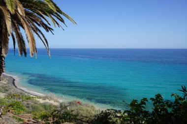 Ekim ayında Atlantik Okyanusu kıyısındaki Playa de Esquinzo 'nun Esquinzo Plajı manzarası. Esquinzo, Fuerteventura, Las Palmas, Kanarya Adaları, İspanya.