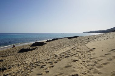 Esquinzo Sahili, Playa de Esquinzo, Atlantik Okyanusu kıyısında Ekim ayında. Esquinzo, Fuerteventura, Las Palmas, Kanarya Adaları, İspanya. 