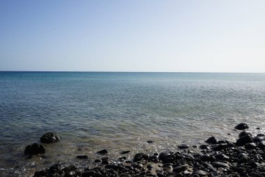 Matas de Matas Blancas plajında Matas Körfezi 'ndeki Atlantik Okyanusu kıyısında sonbaharda manzara. Costa Calma, Fuerteventura, Las Palmas, Kanarya Adaları, İspanya. 