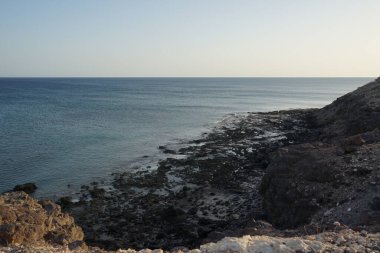 Matas de Matas Blancas plajında Matas Körfezi 'ndeki Atlantik Okyanusu kıyısında sonbaharda manzara. Costa Calma, Fuerteventura, Las Palmas, Kanarya Adaları, İspanya. 