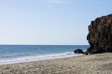 Matas de Matas Blancas plajından Matas Bay 'deki Atlantik Okyanusu manzarası. Costa Calma, Fuerteventura, Las Palmas, Kanarya Adaları, İspanya.