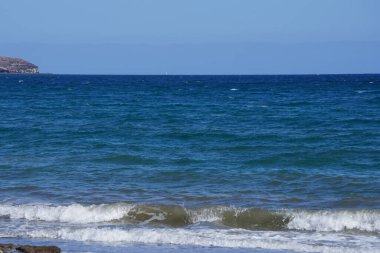 Matas de Matas Blancas plajından Matas Bay 'deki Atlantik Okyanusu manzarası. Costa Calma, Fuerteventura, Las Palmas, Kanarya Adaları, İspanya.