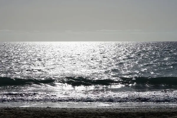 Matas de Matas Blancas plajından Matas Bay 'deki Atlantik Okyanusu manzarası. Costa Calma, Fuerteventura, Las Palmas, Kanarya Adaları, İspanya.