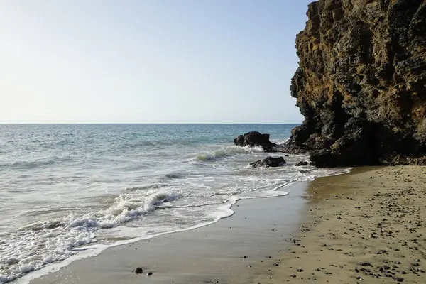 Matas de Matas Blancas plajından Matas Bay 'deki Atlantik Okyanusu manzarası. Costa Calma, Fuerteventura, Las Palmas, Kanarya Adaları, İspanya.