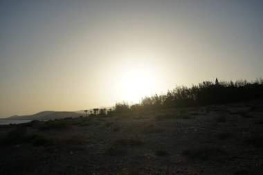 Ekim 'de Matas Blancas sahilinden Atlantik Okyanusu kıyısına kadar gün batımı manzarası. Costa Calma, Fuerteventura, Las Palmas, Kanarya Adaları, İspanya. 
