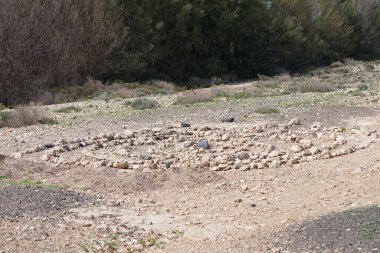 Matas de Matas Blancas plajı yakınlarındaki Matas Körfezi 'nde Atlantik Okyanusu kıyısında bir taş labirenti kurulmuştur. Costa Calma, Fuerteventura, Las Palmas, Kanarya Adaları, İspanya. 