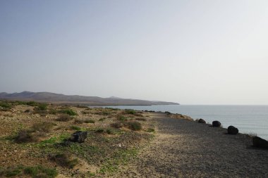Sonbaharda Costa Calma 'daki Atlantik Okyanusu manzarası. Costa Calma, Kanarya 'nın Fuerteventura adasında bir tatil beldesi. Las Palmas, Kanarya Adaları, İspanya. 