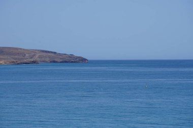 Sonbaharda Costa Calma 'daki Atlantik Okyanusu manzarası. Costa Calma, Kanarya 'nın Fuerteventura adasında bir tatil beldesi. Las Palmas, Kanarya Adaları, İspanya. 