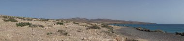 Fotoğraf panoraması. Ekim ayında Costa Calma 'daki Atlantik Okyanusu manzarası. Costa Calma İspanya 'nın Fuerteventura adasında bulunan bir tatil beldesidir.. 