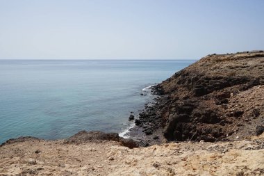 Sonbaharda Costa Calma 'daki Atlantik Okyanusu manzarası. Costa Calma, Kanarya 'nın Fuerteventura adasında bir tatil beldesi. Las Palmas, Kanarya Adaları, İspanya. 