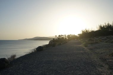 Ekim ayında Atlantik Okyanusu üzerinde gün batımı. Costa Calma, Fuerteventura, Las Palmas, Kanarya Adaları, İspanya.  