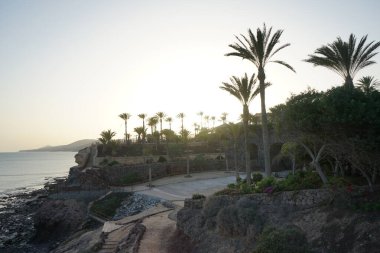 Ekim ayında Atlantik Okyanusu üzerinde gün batımı. Costa Calma, Fuerteventura, Las Palmas, Kanarya Adaları, İspanya.  