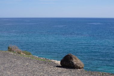 Sonbaharda Costa Calma 'daki Atlantik Okyanusu manzarası. Costa Calma, Kanarya 'nın Fuerteventura adasında bir tatil beldesi. Las Palmas, Kanarya Adaları, İspanya. 