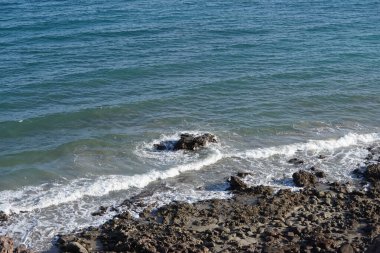 Sonbaharda Costa Calma 'daki Atlantik Okyanusu manzarası. Costa Calma, Kanarya 'nın Fuerteventura adasında bir tatil beldesi. Las Palmas, Kanarya Adaları, İspanya. 