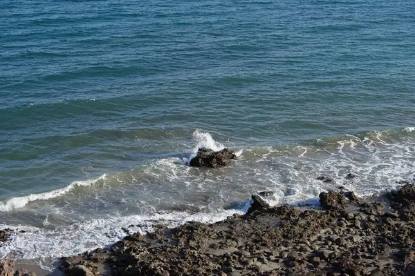 Sonbaharda Costa Calma 'daki Atlantik Okyanusu manzarası. Costa Calma, Kanarya 'nın Fuerteventura adasında bir tatil beldesi. Las Palmas, Kanarya Adaları, İspanya. 