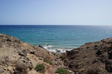 Sonbaharda Costa Calma 'daki Atlantik Okyanusu manzarası. Costa Calma, Kanarya 'nın Fuerteventura adasında bir tatil beldesi. Las Palmas, Kanarya Adaları, İspanya. 