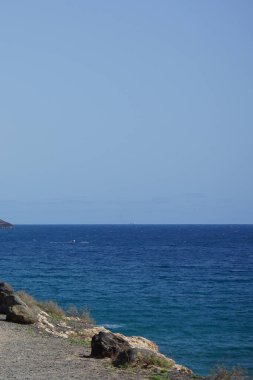 Sonbaharda Costa Calma 'daki Atlantik Okyanusu manzarası. Costa Calma, Kanarya 'nın Fuerteventura adasında bir tatil beldesi. Las Palmas, Kanarya Adaları, İspanya. 