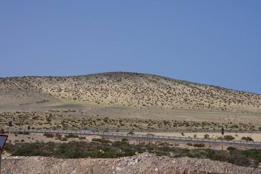 Kosta Calma, Lomo del Granillo, Fuerteventura, Las Palmas, Kanarya Adaları, İspanya çevresindeki tepe manzarası ve ulaşım altyapısı. 