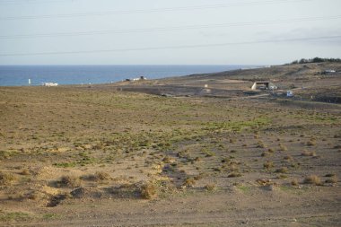 Kosta Calma, Lomo del Granillo, Fuerteventura, Las Palmas, Kanarya Adaları, İspanya çevresindeki tepe manzarası ve ulaşım altyapısı. 