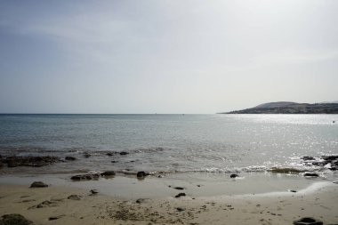 Ekim 'de Kosta Calma' da Playa Agustin Millares ile Atlantik sahili manzarası. Fuerteventura, Las Palmas, Kanarya Adaları, İspanya. 