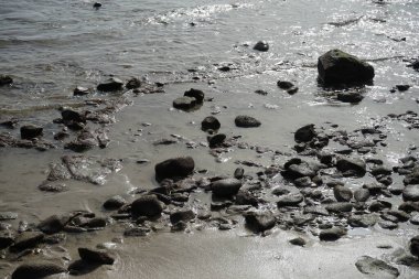 Ekim 'de Kosta Calma' da Playa Agustin Millares ile Atlantik sahili manzarası. Fuerteventura, Las Palmas, Kanarya Adaları, İspanya. 
