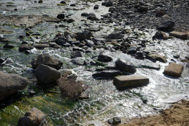 Ekim 'de Kosta Calma' da Playa Agustin Millares ile Atlantik sahili manzarası. Fuerteventura, Las Palmas, Kanarya Adaları, İspanya. 