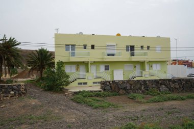 Tarajalejo, Tuineje, Fuerteventura, Las Palmas, Kanarya Adaları 'ndaki nehir kıyısında dört daireli bir ev bulunmaktadır..