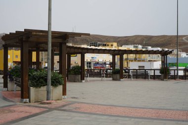 Tarajalejo, Fuerteventura, İspanya - 29 Ekim 2022: Pergola Tarajalejo, Tuineje, Las Palmas, Kanarya Adaları 'ndaki R2 Bahia Playa Design Hotel & Spa yakınlarında yer almaktadır..             
