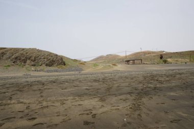 Ekim ayında Playa de Tarajalejo plajından dağ manzarası. Tarajalejo, Tuineje, Fuerteventura, Las Palmas, Kanarya Adaları, İspanya. 