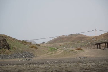 Ekim ayında Playa de Tarajalejo plajından dağ manzarası. Tarajalejo, Tuineje, Fuerteventura, Las Palmas, Kanarya Adaları, İspanya. 