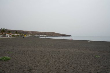 Ekim ayında Atlantik Okyanusu ve Playa de Tarajalejo plajı manzarası. Tarajalejo, Tuineje, Fuerteventura, Las Palmas, Kanarya Adaları, İspanya.