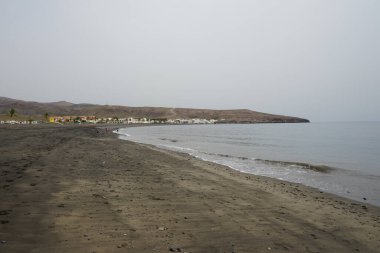 Ekim ayında Atlantik Okyanusu ve Playa de Tarajalejo plajı manzarası. Tarajalejo, Tuineje, Fuerteventura, Las Palmas, Kanarya Adaları, İspanya.