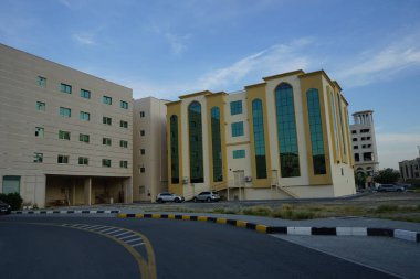 Khor Fakkan, Sharjah, Birleşik Arap Emirlikleri - 18 Nisan 2023: Mimarlık Khor Fakkan 'da yer almaktadır. Khor Fakkan, Birleşik Arap Emirlikleri 'nin doğu kıyısında yer alan bir şehirdir ve Şeriat Emirliği' ne bağlı bir şehirdir.. 