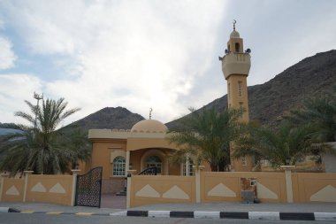 Masjed Moses Bin Naseer Khor Fakkan 'da bulunuyor. Bir cami, bir mescit Müslümanlar için bir ibadettir. Al Mudeife 5, Sharjah, Vereinigte Arap Emirliği. 
